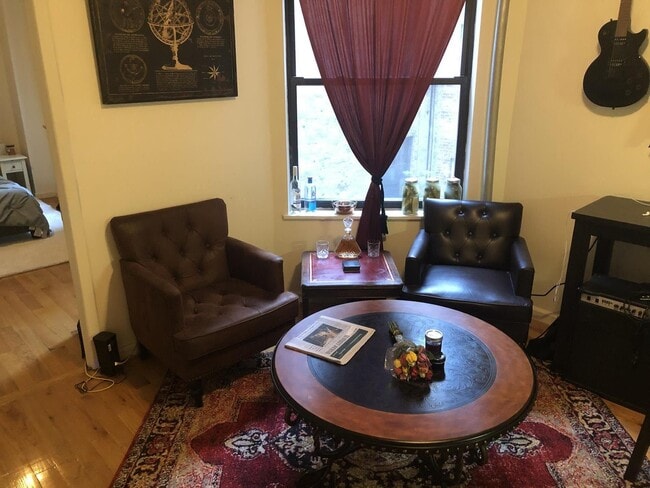 property at 140 W 71st St