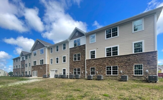 Resolution Senior Apartments in Ashtabula, OH - Foto de edificio - Building Photo