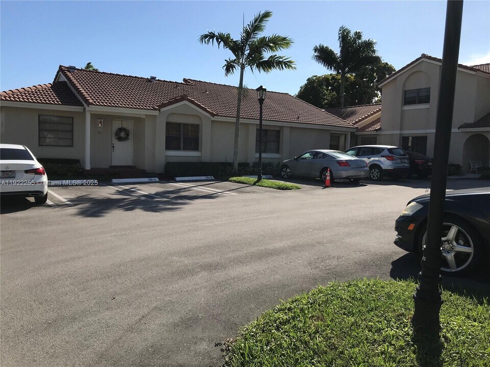 6551 NW 170th Terrace in Hialeah, FL - Building Photo