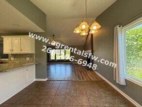 7909 Grayfield Ct in Fort Wayne, IN - Building Photo - Building Photo