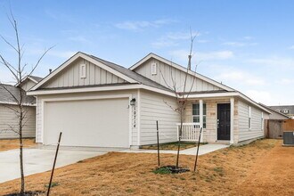 10714 Giacconi Dr in Converse, TX - Building Photo - Building Photo