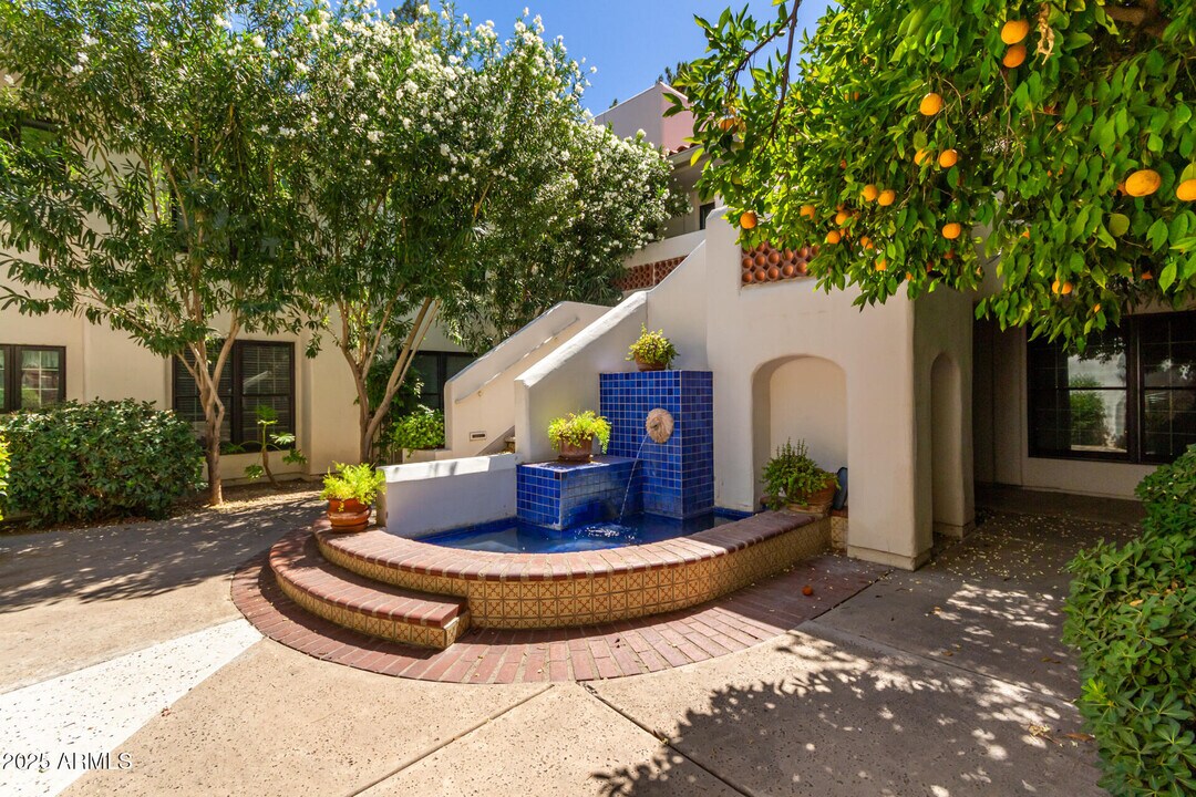 5200 S Lakeshore Dr in Tempe, AZ - Building Photo