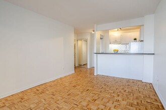 La Tour Penfield in Montréal, QC - Foto de edificio - Building Photo