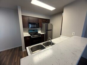 10001 Westpark Dr in Houston, TX - Foto de edificio - Building Photo