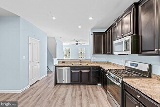 720 River Crest Way in Fredericksburg, VA - Building Photo - Building Photo