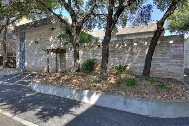 property at 816 W N Loop Blvd