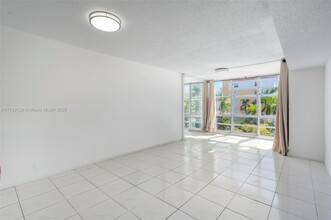 210 172nd St in Sunny Isles Beach, FL - Building Photo - Building Photo