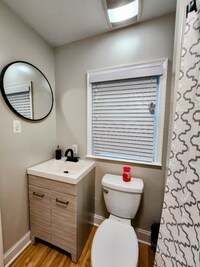 3811 Hayward Ave photo'