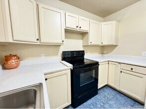 14424 Higgins Rd in San Antonio, TX - Building Photo - Building Photo