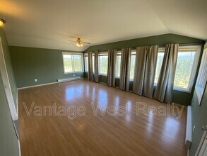 4221 Spiers Rd in Kelowna, BC - Building Photo - Building Photo