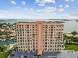 4900 BRITTANY in St. Petersburg, FL - Building Photo