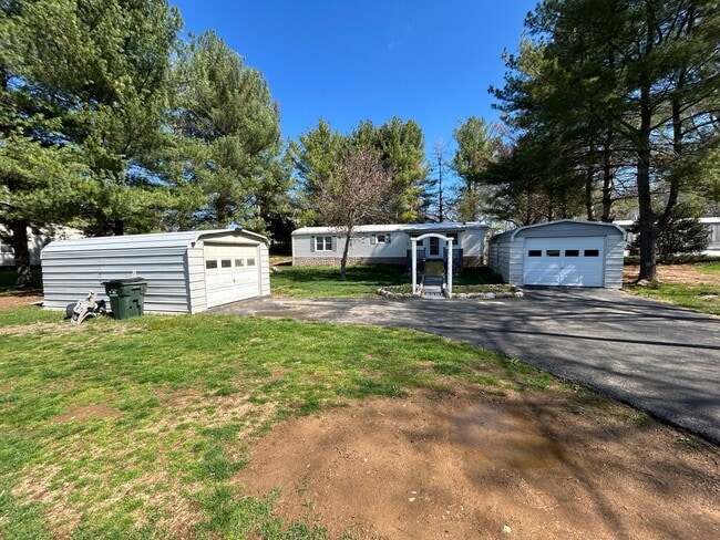 1618 Stuarts Draft Hwy in Stuarts Draft, VA - Foto de edificio - Building Photo