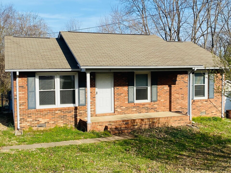 18 Cable Rd in Oak Grove, KY - Building Photo