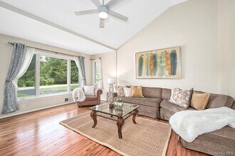 22 Daly Cross Rd in Mt Kisco, NY - Building Photo - Building Photo