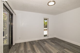 Fair Oaks Heights Apartments in Carmichael, CA - Building Photo - Interior Photo