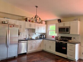 31 Michaelangelo St in Latham, NY - Building Photo - Building Photo