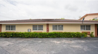 4020 Riverside Dr in Coral Springs, FL - Building Photo - Building Photo