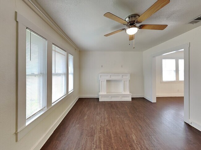 2911 Ryan Ave in Fort Worth, TX - Building Photo - Building Photo