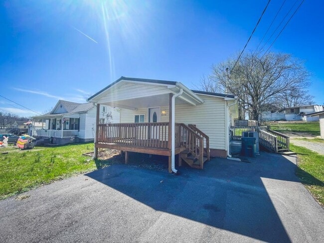 1206 Golf St in Bristol, TN - Building Photo - Building Photo