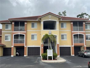 13160 Bella Casa Cir in Ft. Myers, FL - Foto de edificio - Building Photo