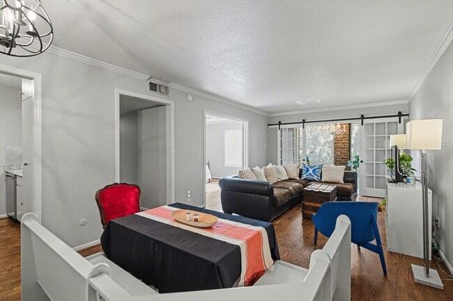 7575 Katy Fwy in Houston, TX - Building Photo - Building Photo