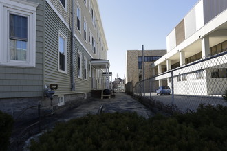 816-820 Merrimack St in Lowell, MA - Building Photo - Building Photo