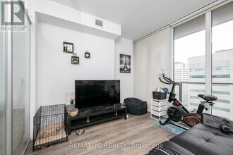 426 University Ave in Toronto, ON - Building Photo - Building Photo