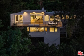 3564 Multiview Dr in Los Angeles, CA - Building Photo - Building Photo