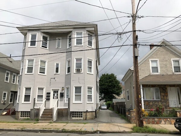 257 Tinkham St in New Bedford, MA - Building Photo