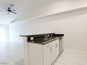 826 Gleason Pkwy in Cape Coral, FL - Foto de edificio - Building Photo