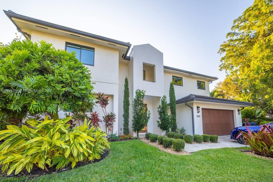 2809 NE 14th Ave in Oakland Park, FL - Building Photo