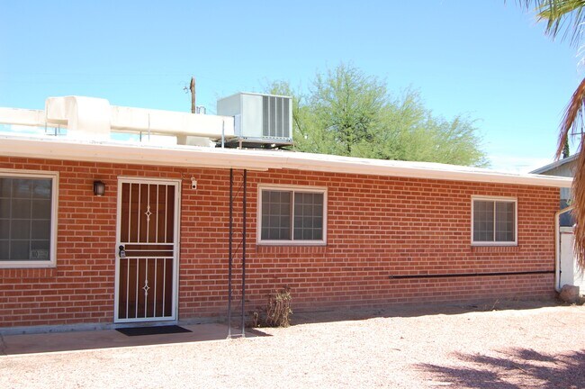 5843 E 19th St in Tucson, AZ - Building Photo - Building Photo