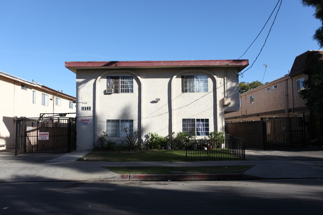 6926 Milwood Ave in Canoga Park, CA - Building Photo - Building Photo