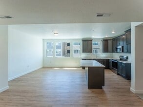 8362 S Iris Lumi Ln in Sandy, UT - Building Photo - Building Photo