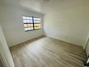 1062 NE 209th Terrace in Miami, FL - Building Photo - Building Photo