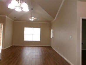 925 SE 10th St in Grand Prairie, TX - Building Photo - Building Photo