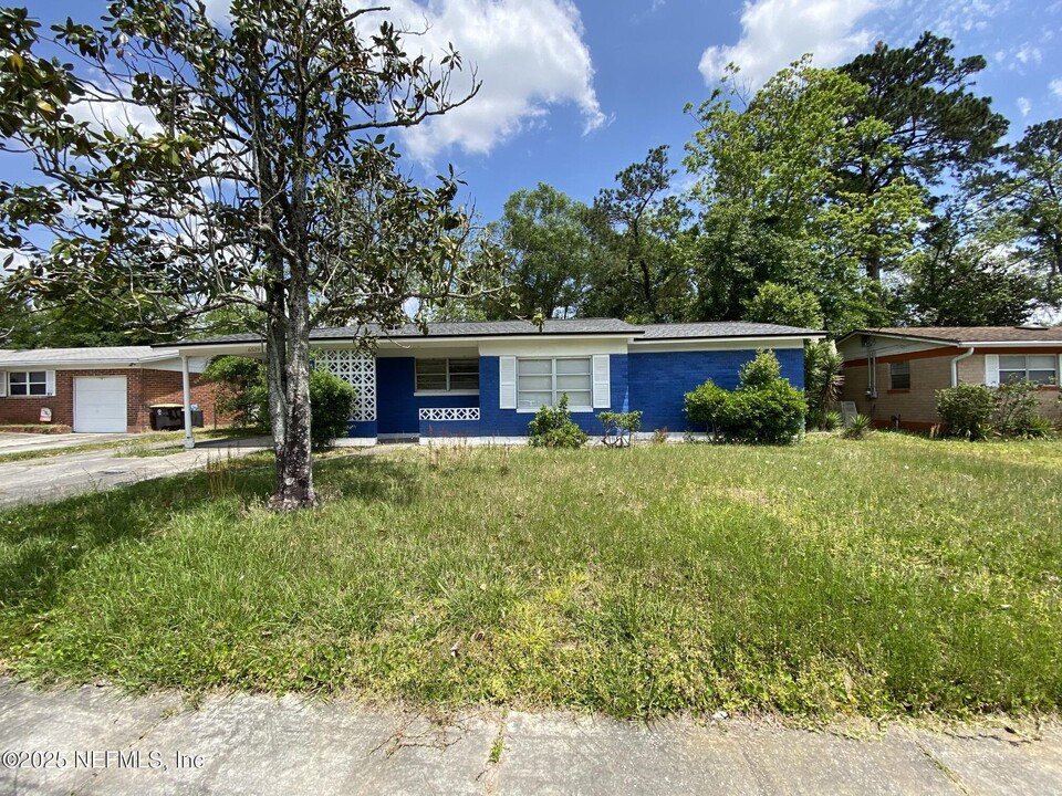 6539 Thurgood Cir E in Jacksonville, FL - Building Photo