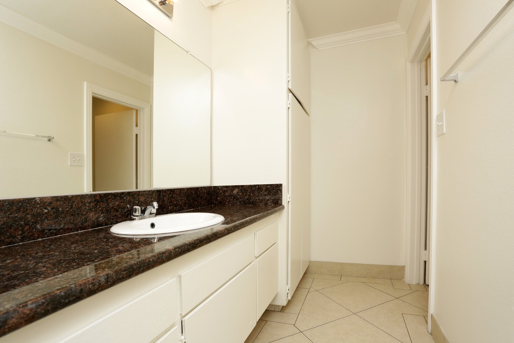 Glen Oaks Apartments in Anaheim, CA