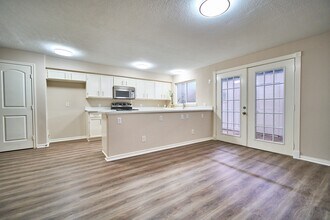 10818 Briar Forest Dr in Houston, TX - Building Photo - Building Photo