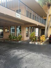9370 SW 8th St in Boca Raton, FL - Building Photo - Building Photo