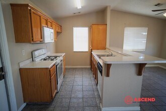 1903 Verbena Dr in Bakersfield, CA - Building Photo - Building Photo
