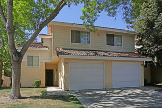 Four Creeks in Visalia, CA - Foto de edificio - Building Photo