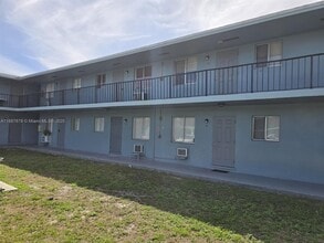 1829 N A St in Lake Worth Beach, FL - Foto de edificio - Building Photo