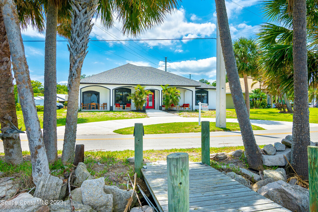 3435 Indian River Dr in Cocoa, FL - Foto de edificio