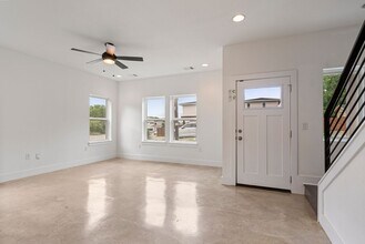 5006 Baker St in Austin, TX - Building Photo - Building Photo