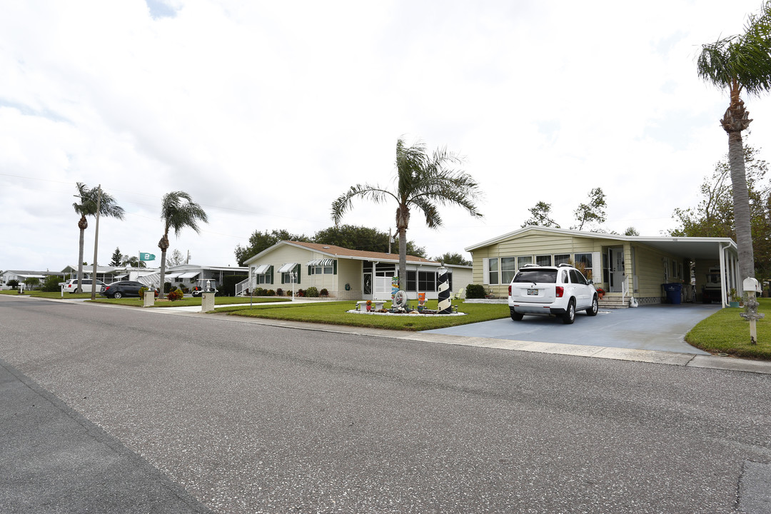 Lake Tarpon Mobile Home in Palm Harbor, FL - Foto de edificio