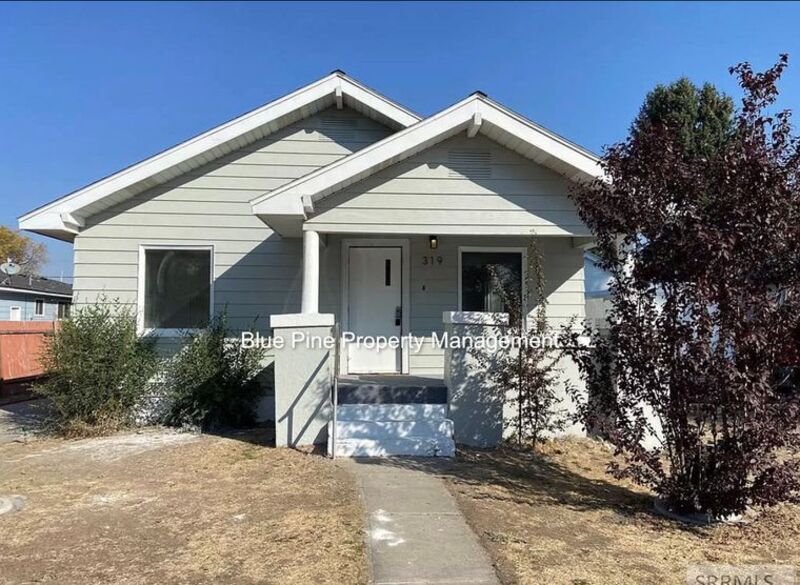 319 Idaho Ave in Rigby, ID - Building Photo