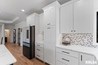 6817 Timber Ct in Bettendorf, IA - Building Photo - Building Photo