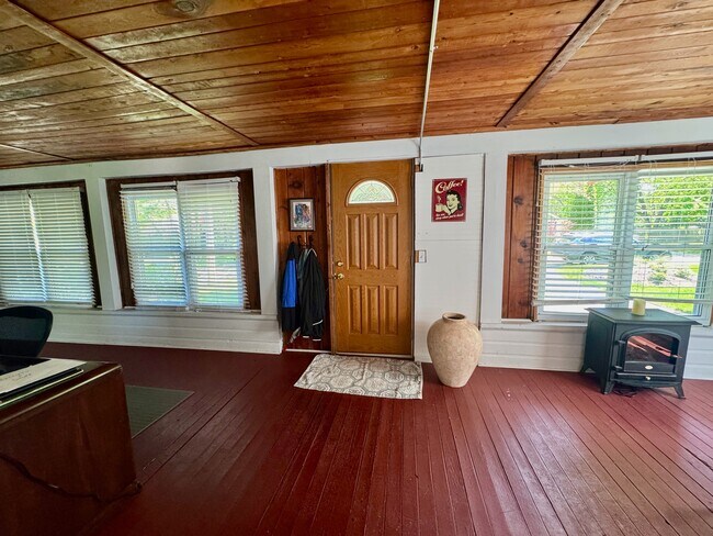 2460 Hoover Ave in West Bloomfield, MI - Building Photo - Building Photo