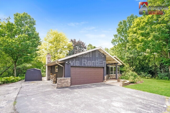 11539 N Parkview Dr in Mequon, WI - Building Photo - Building Photo